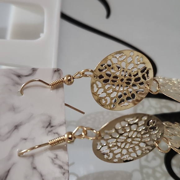NWT Exclusively Fancy gold large Mandala Earrings - Picture 3 of 4